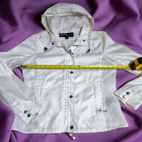 XNTRIK Lightweight Hooded Windbreaker Jacket - Picture 9 of 9